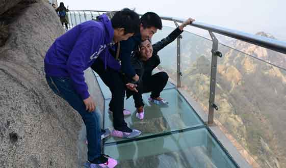 China’s Glass Bridges